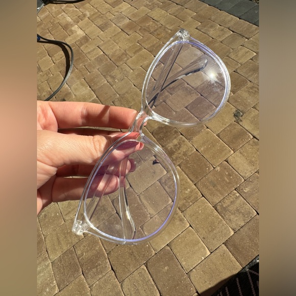 Transparent glasses - Picture 1 of 3